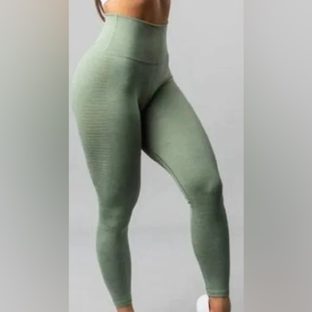 Alphalete Halo Sage Green Seamless Perforated High Waisted Leggings Size X Small